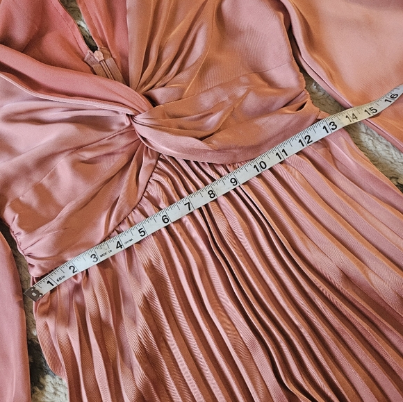 Petal & Pup Noelle Twist Front Pleated Midi Dress Xs - Picture 5 of 8